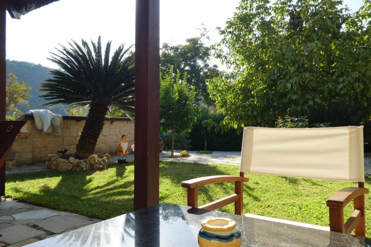 Lola's Cottage&Garden Kalokhorio Esterno foto